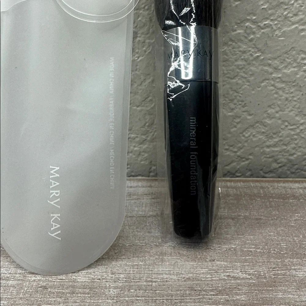 $10 🌙 Mary Kay Mineral Powder‎ Foundation Brush - New in Pouch